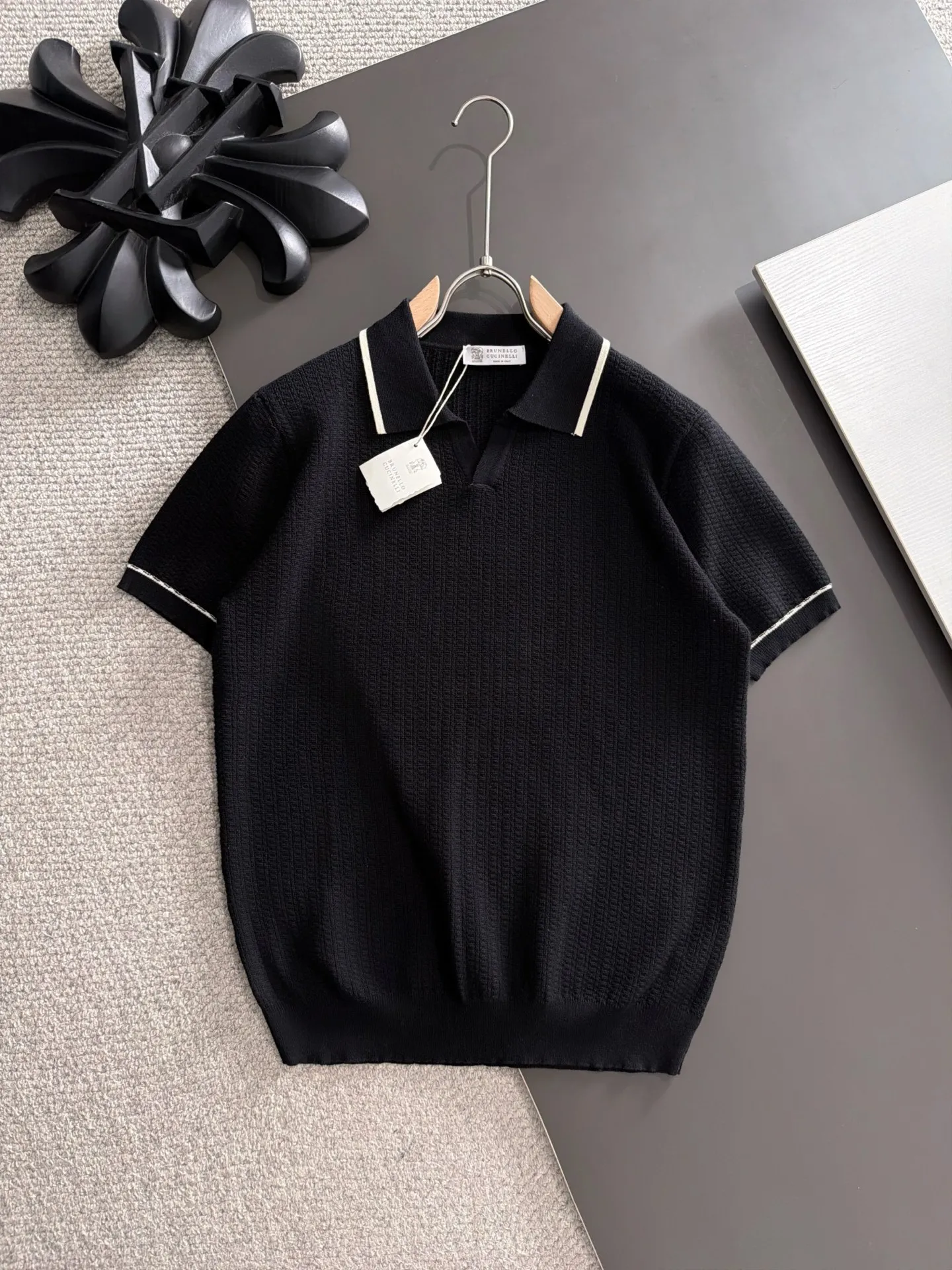 Next day shipment BC high quality-Brunello Cucineli 26ss New Arrival men's short-sleeved T-shirt. Like LP, it belongs to the same old-money style top brand. New Arrival is a top-notch brand. New Arrival Original men's casual short-sleeved. Made of combed cotton yarn knitted cotton-like fabric. Exclusive Premium custom-controlled raw materials. It feels substantial when weighed. The upper body is also more textured than ordinary T-shirts. Fashionable Versatile Hot Sale, skin-friendly and comfortable to wear, premium boutique, exquisite workmanship from Factory, great upper body, essential item for men, complete with three standards Sizes M-3XL